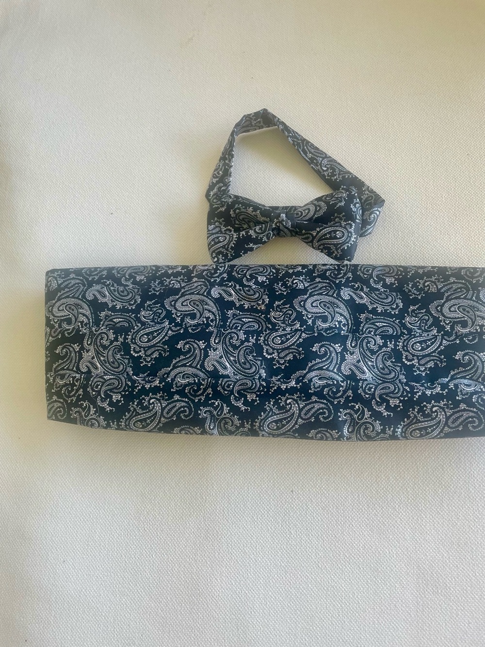 Black and Grey Cummerbund and Bowtie  Set Paisley Satin New in Box